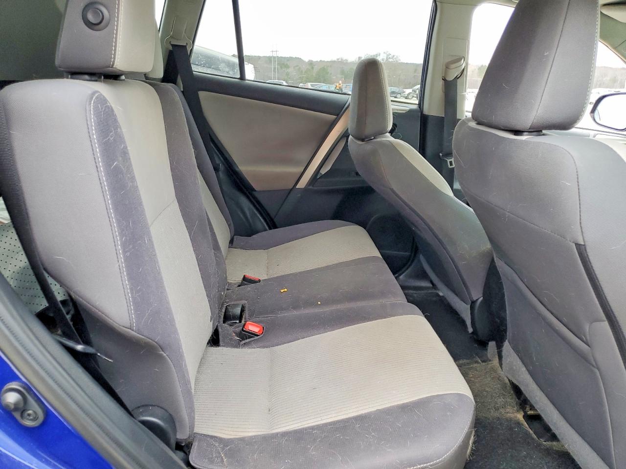 2015 TOYOTA RAV4 XLE photo 11