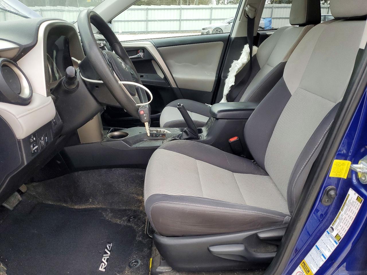 2015 TOYOTA RAV4 XLE photo 7