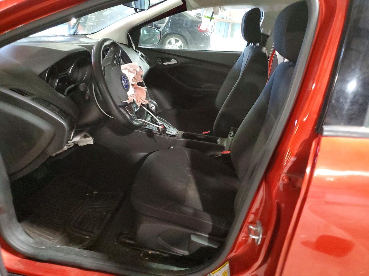 2018 FORD FOCUS SE photo 7