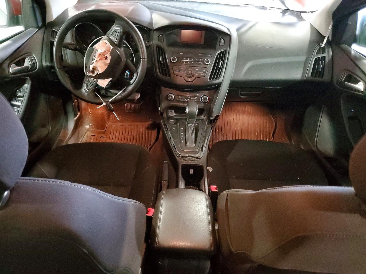 2018 FORD FOCUS SE photo 8