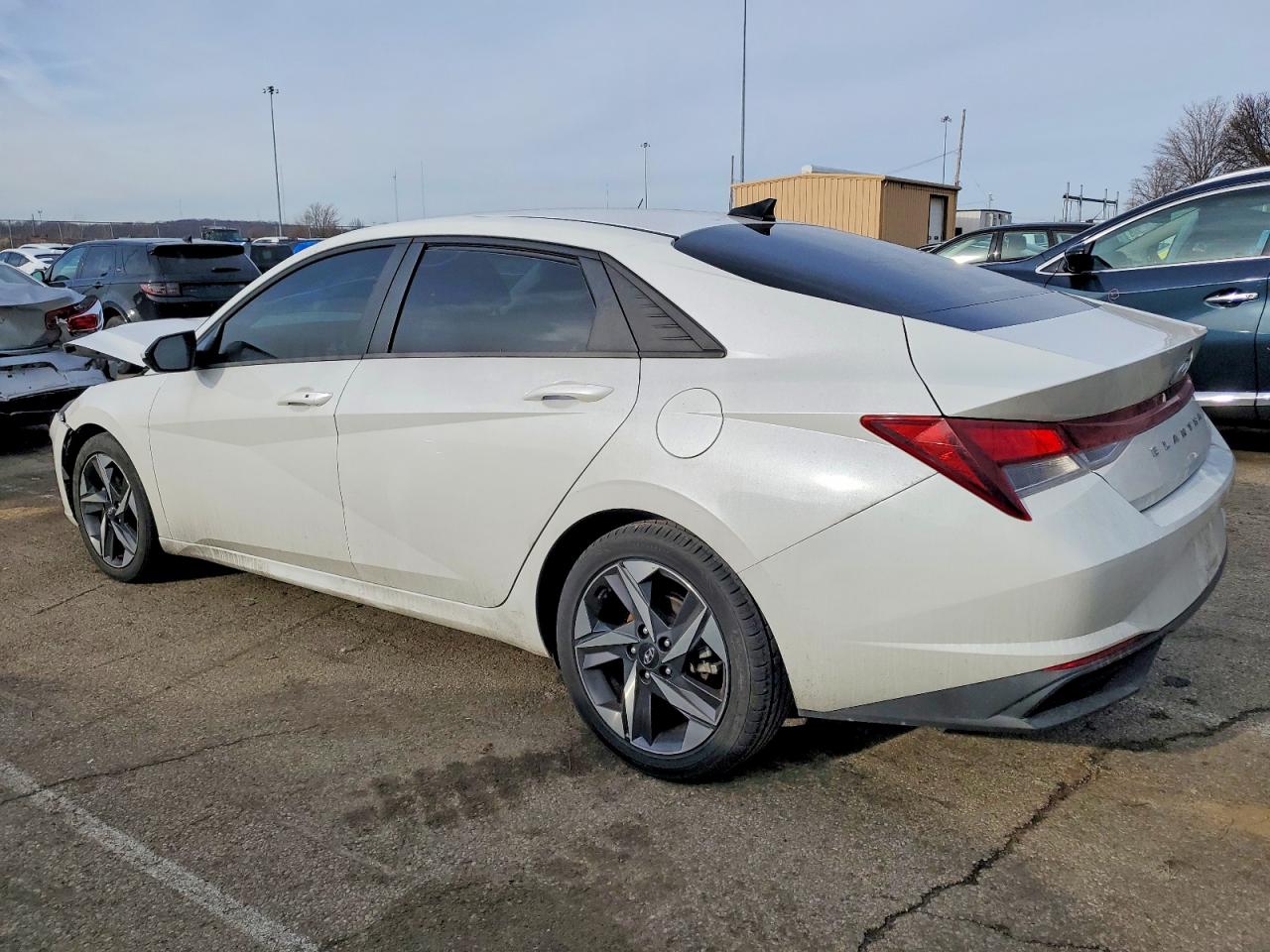 2023 HYUNDAI ELANTRA SEL photo 2