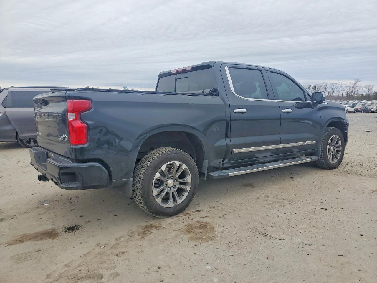 2024 CHEVROLET SILVERADO K1500 HIGH COUNTRY photo 3