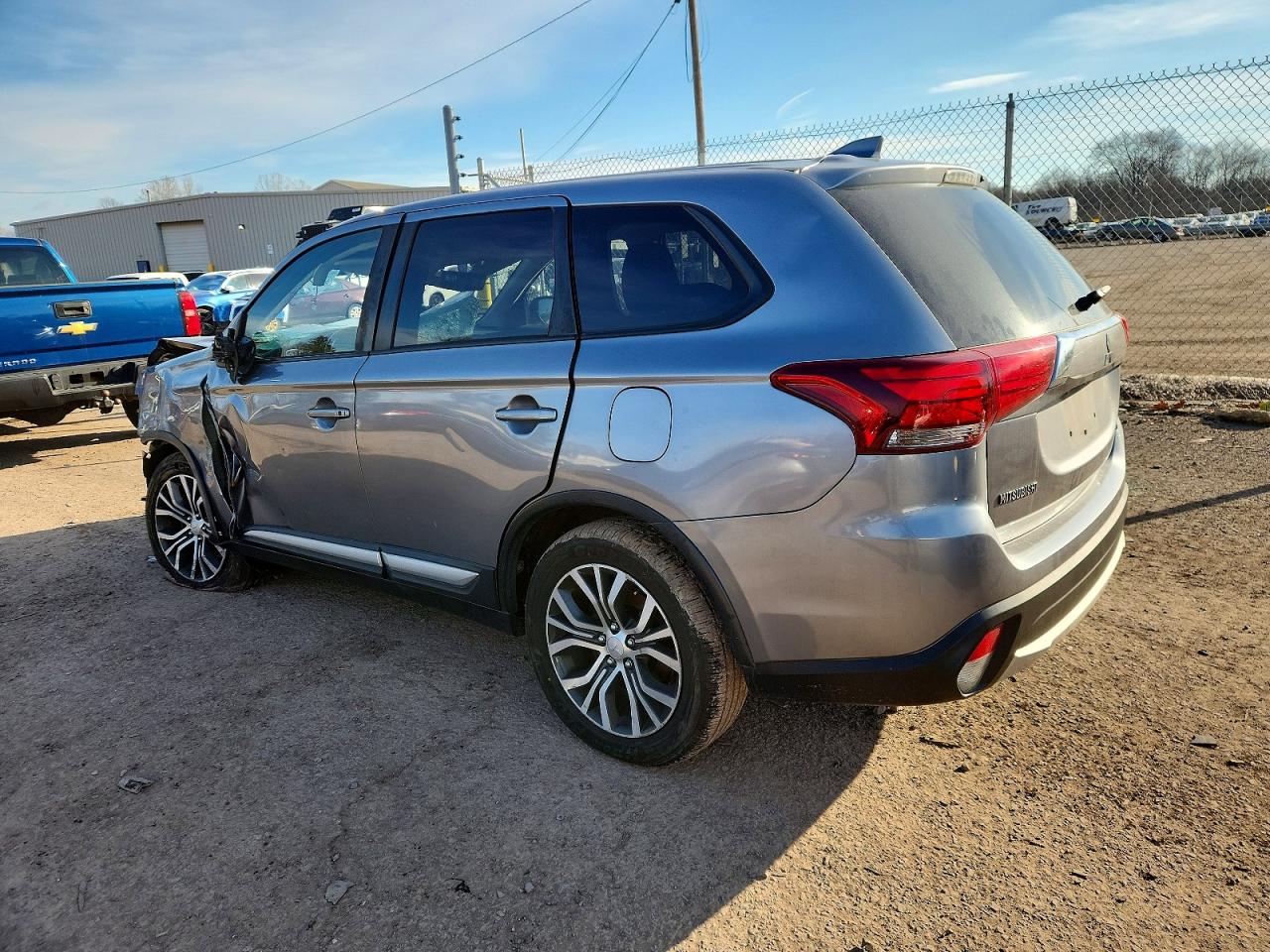 2017 MITSUBISHI OUTLANDER SE photo 2