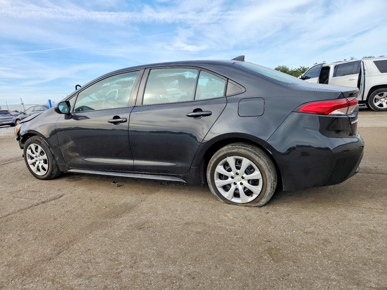 2020 TOYOTA COROLLA LE photo 2