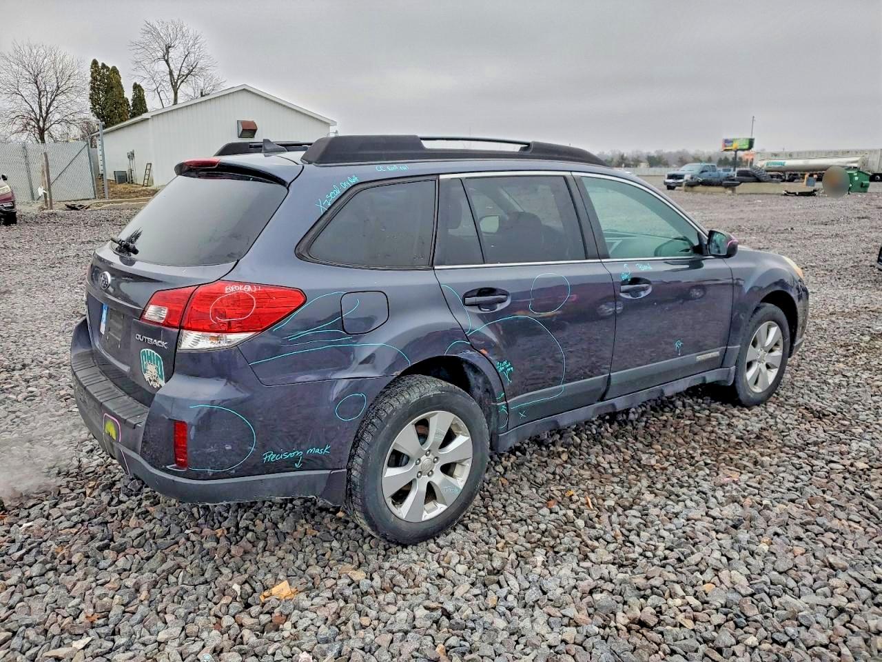 2011 SUBARU OUTBACK photo 3