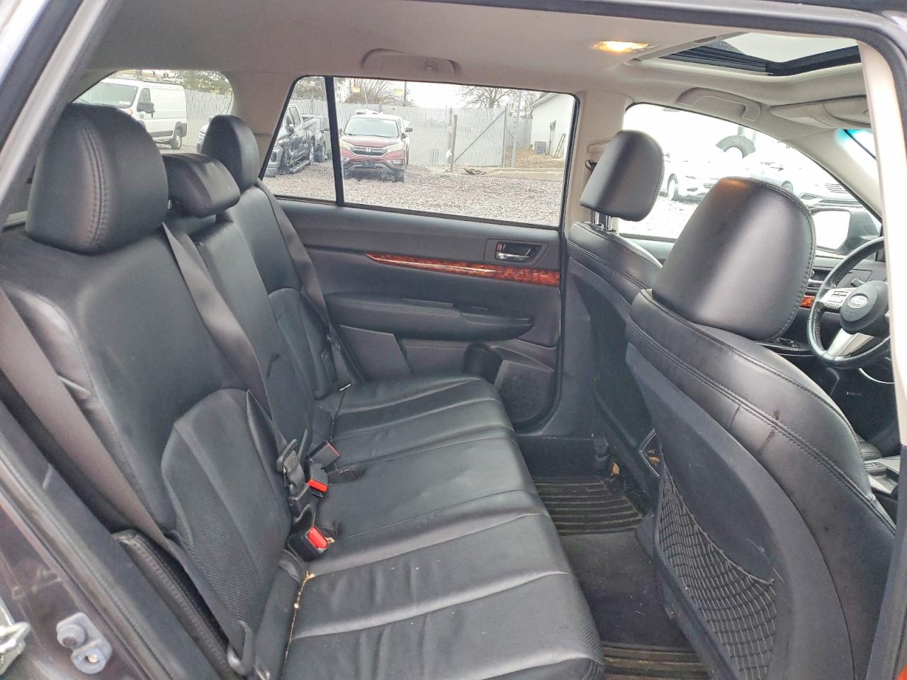 2011 SUBARU OUTBACK photo 11