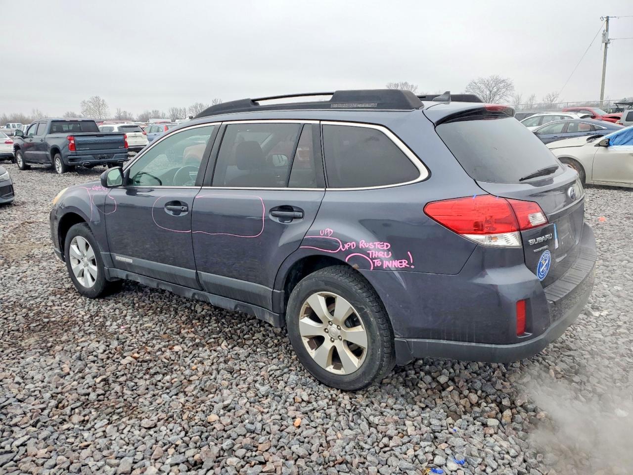 2011 SUBARU OUTBACK photo 2