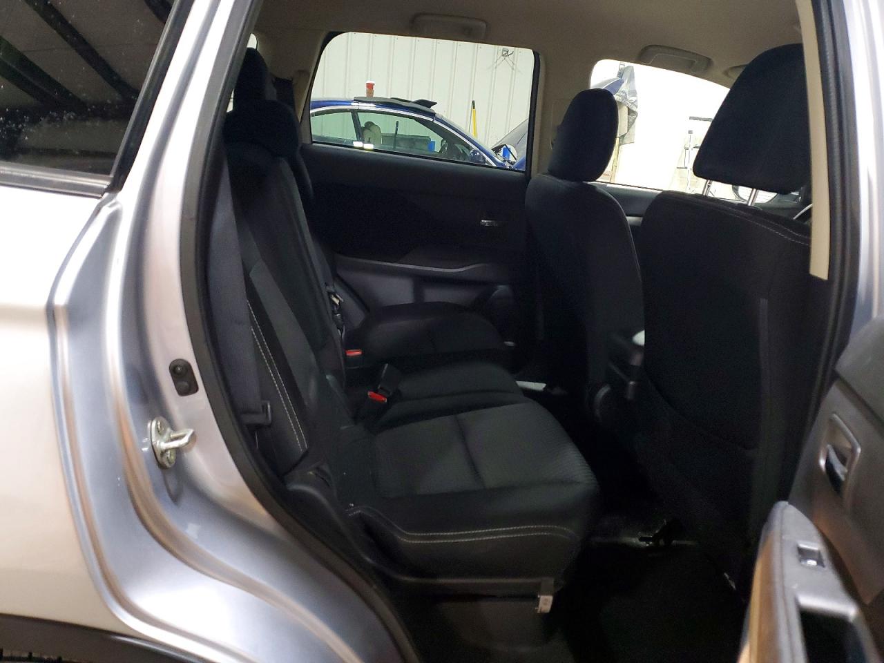 2016 MITSUBISHI OUTLANDER ES photo 11
