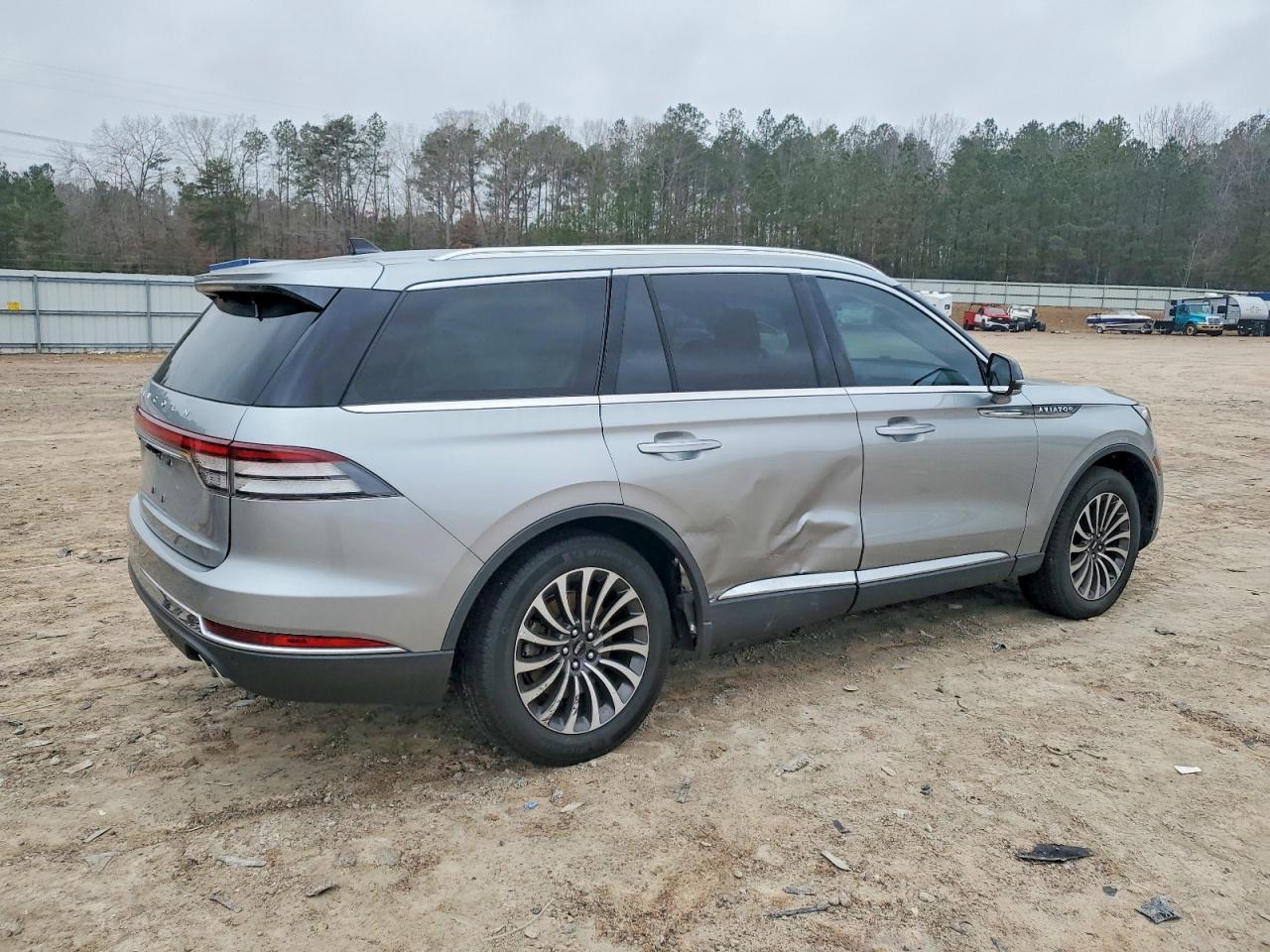 2023 LINCOLN AVIATOR photo 3