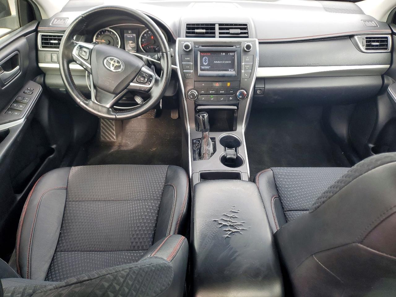 2015 TOYOTA CAMRY LE photo 8