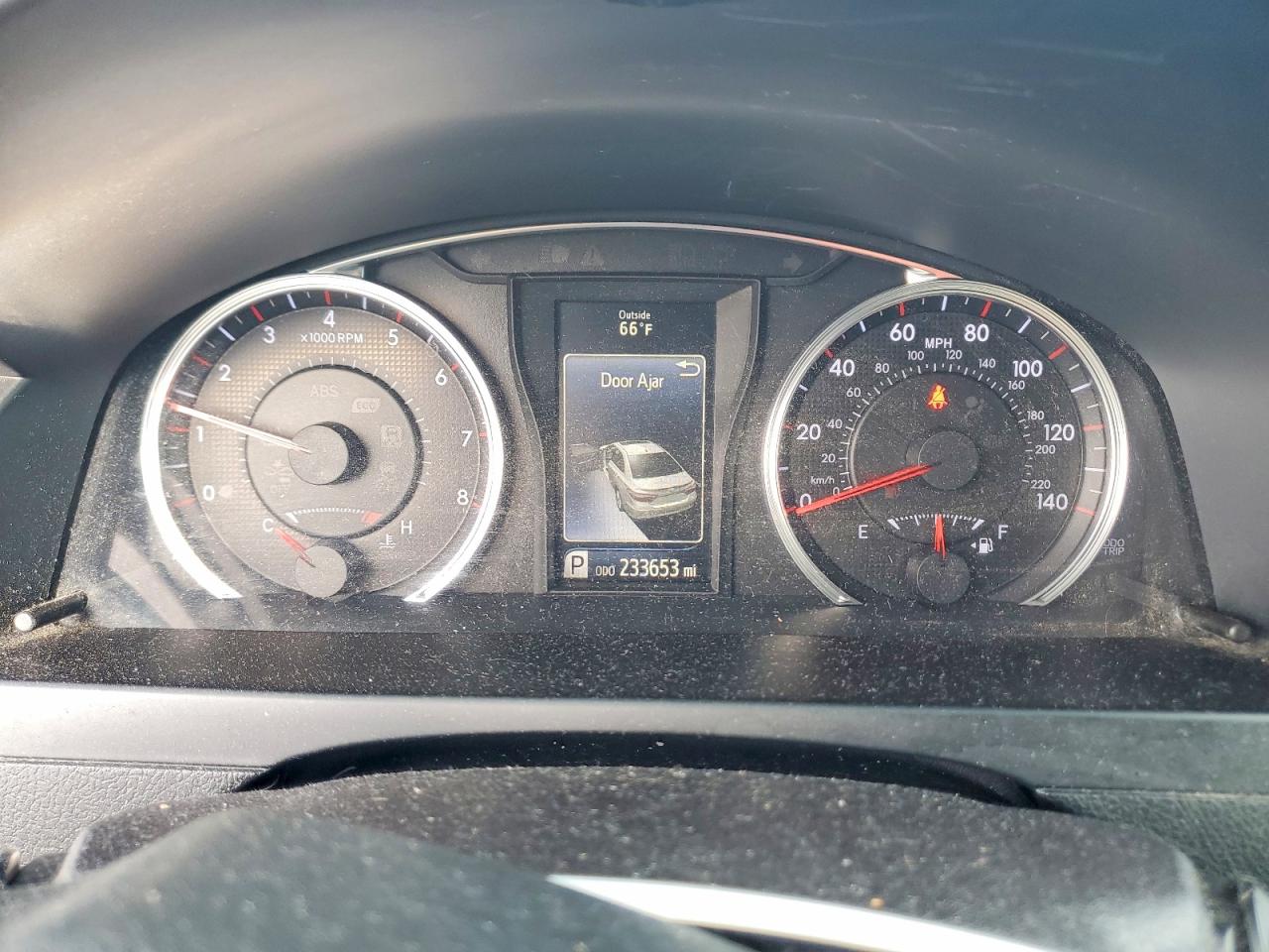 2015 TOYOTA CAMRY LE photo 9