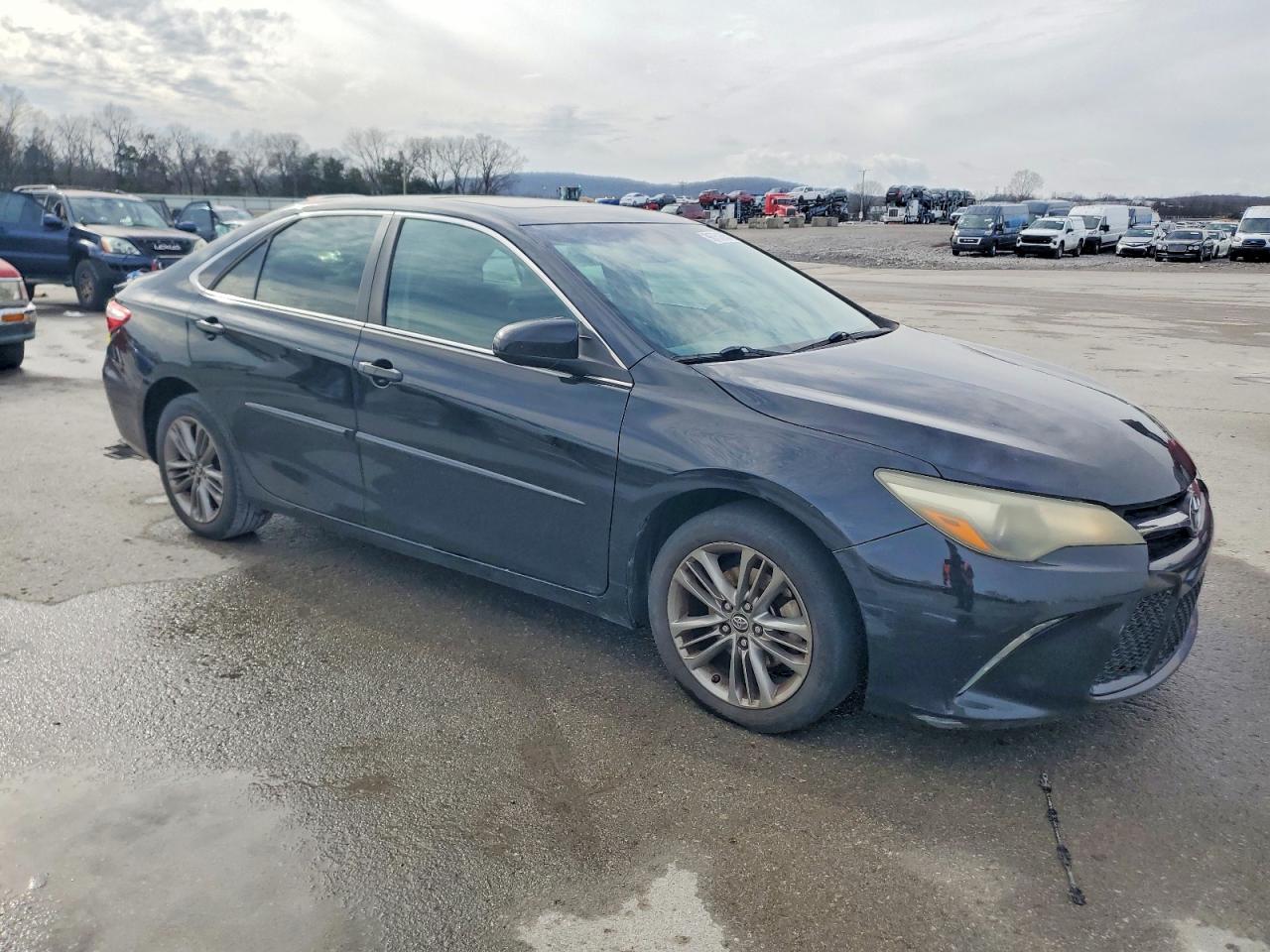 2015 TOYOTA CAMRY LE photo 4