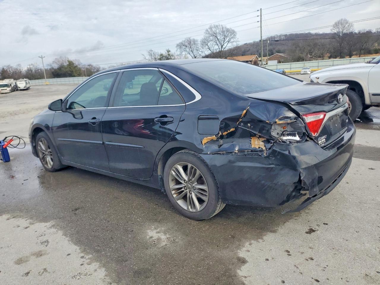 2015 TOYOTA CAMRY LE photo 2