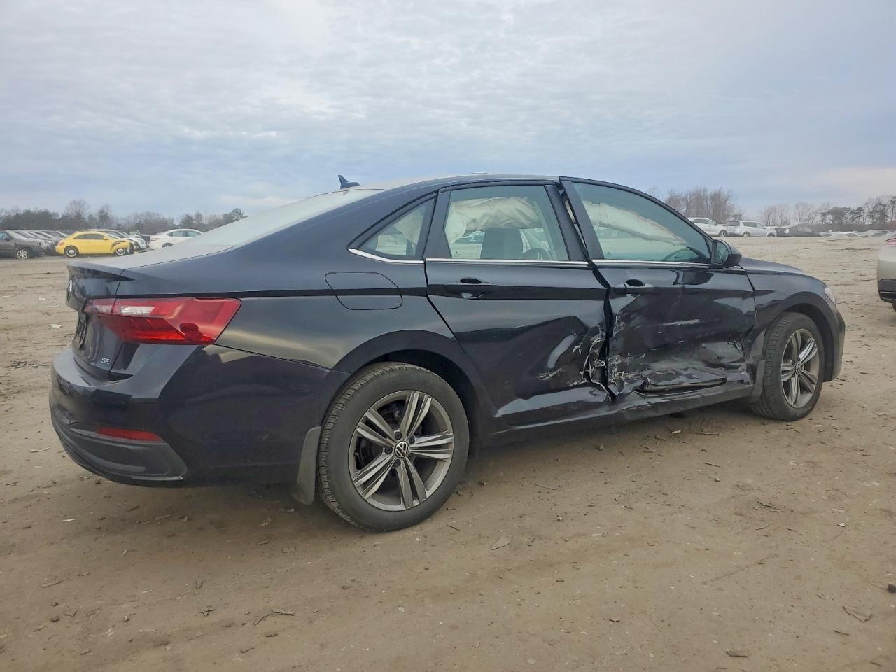 2024 VOLKSWAGEN JETTA SE photo 3