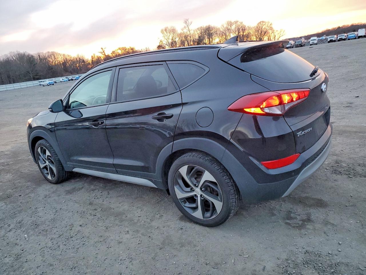2018 HYUNDAI TUCSON VALUE photo 2