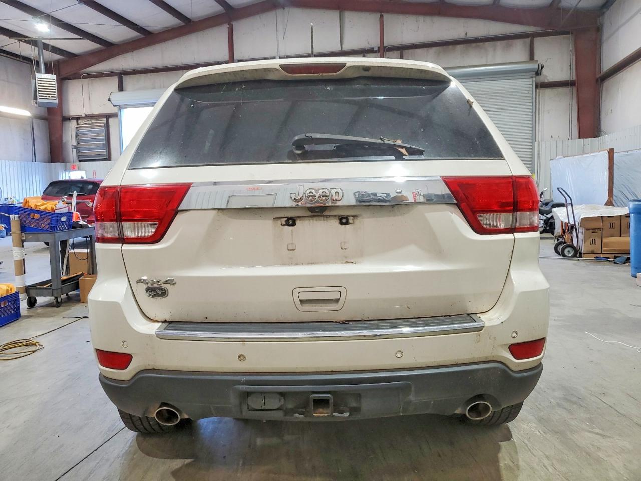 2011 JEEP GRAND CHEROKEE OVERLAND photo 6
