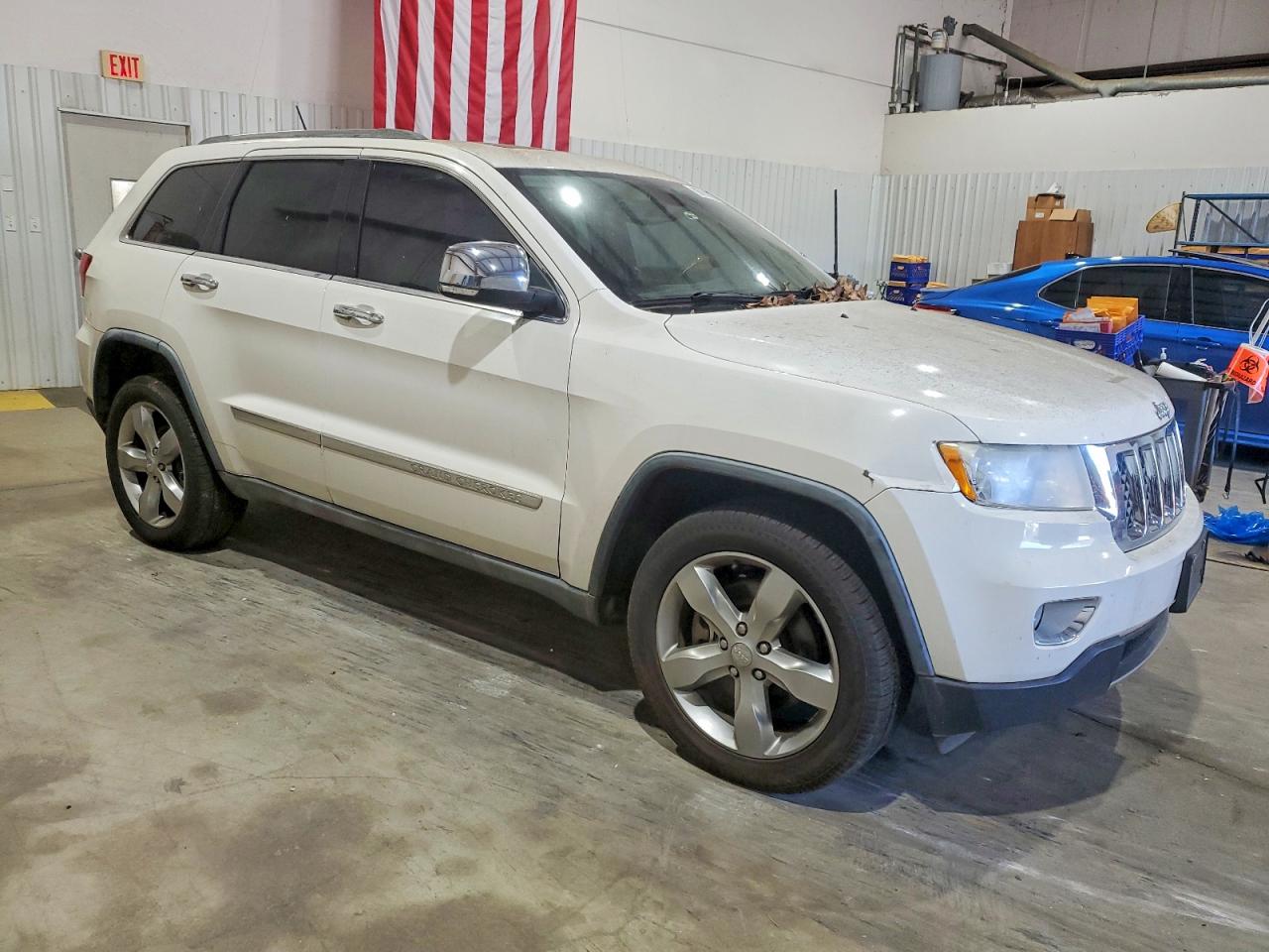 2011 JEEP GRAND CHEROKEE OVERLAND photo 4