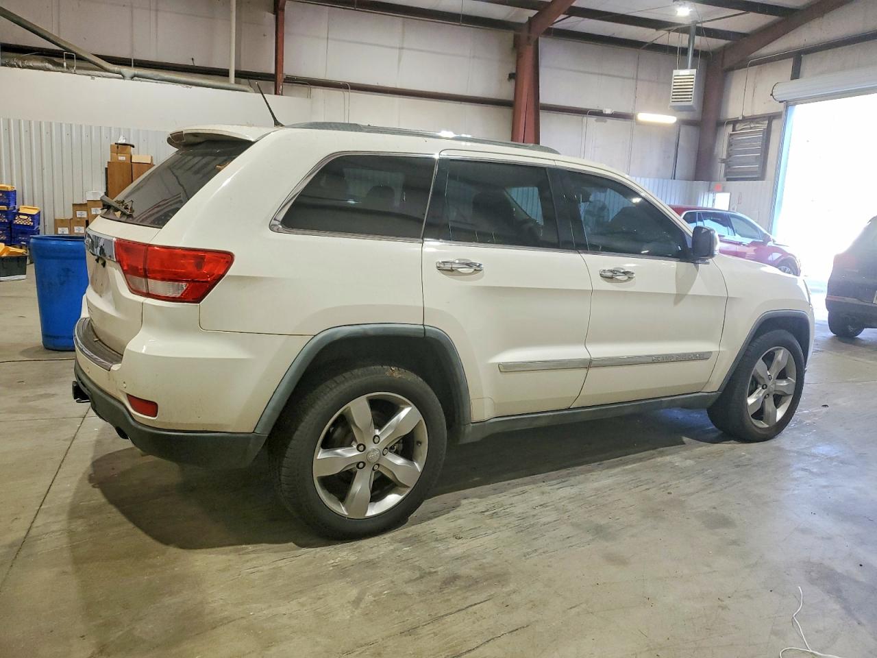 2011 JEEP GRAND CHEROKEE OVERLAND photo 3