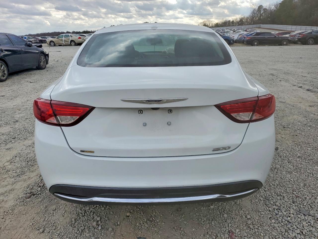 2015 CHRYSLER 200 LIMITED photo 6