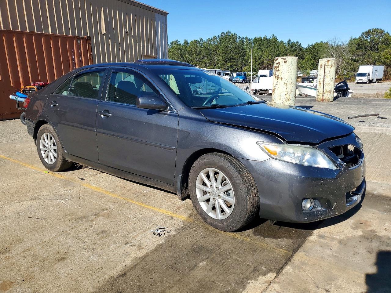 2011 TOYOTA CAMRY BASE photo 4