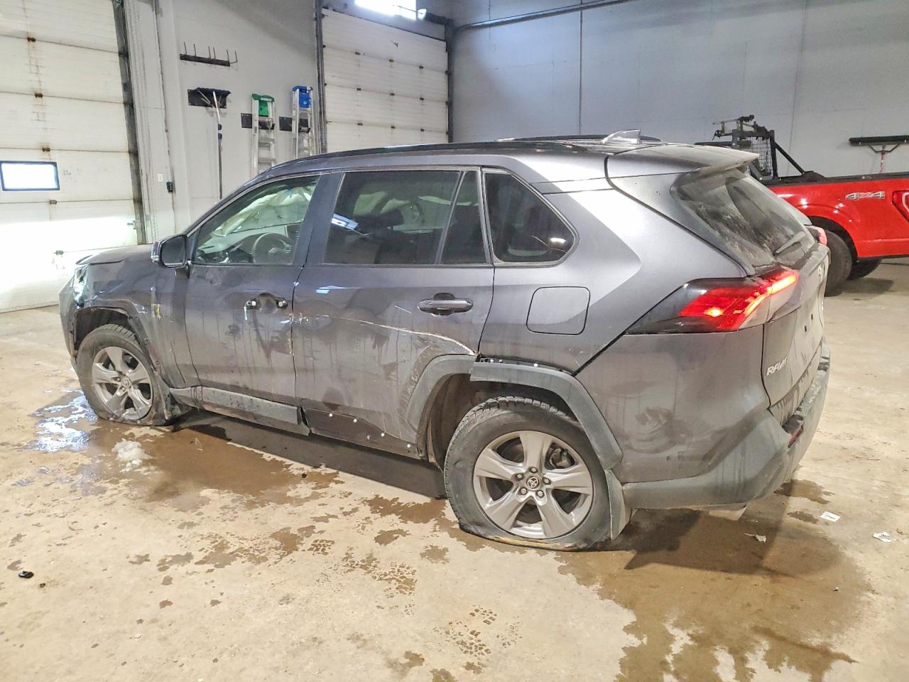 2025 TOYOTA RAV4 XLE photo 3