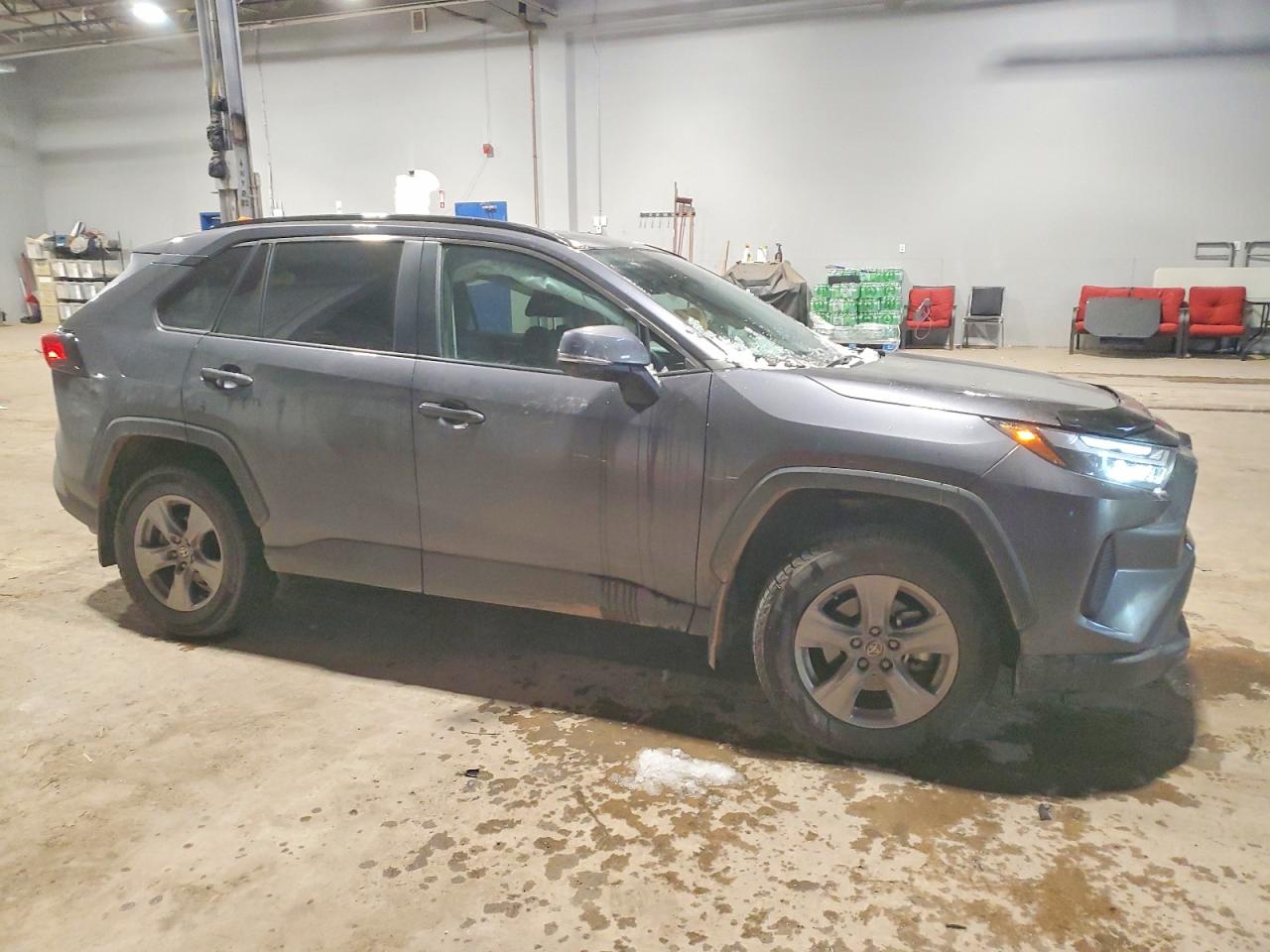 2025 TOYOTA RAV4 XLE photo 7
