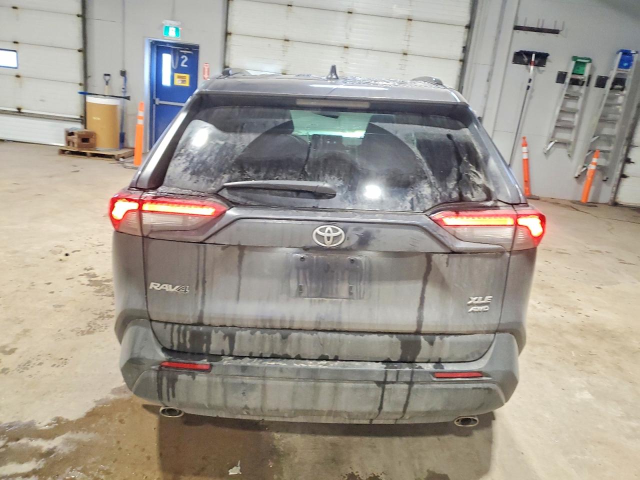 2025 TOYOTA RAV4 XLE photo 11