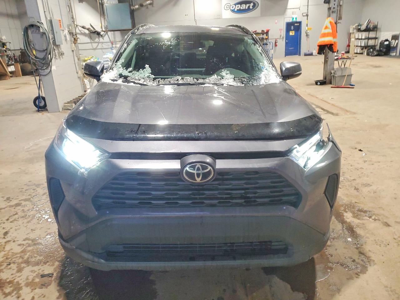 2025 TOYOTA RAV4 XLE photo 9
