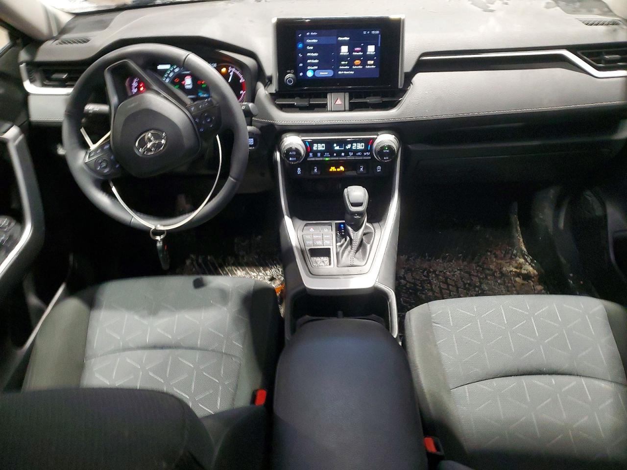 2025 TOYOTA RAV4 XLE photo 15