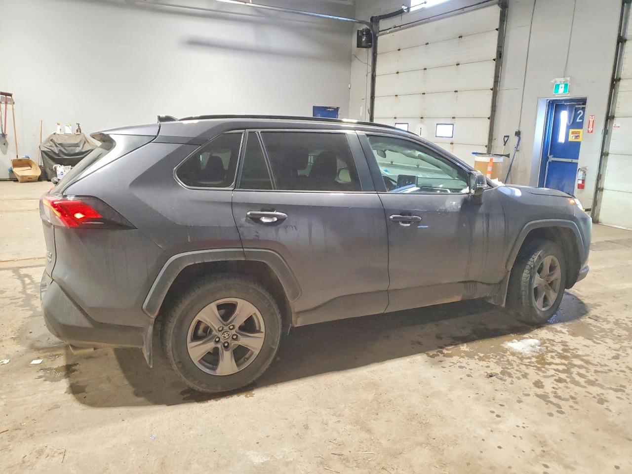 2025 TOYOTA RAV4 XLE photo 5