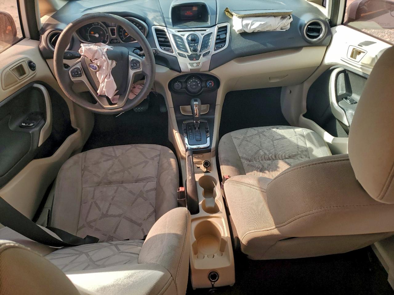 2011 FORD FIESTA SE photo 8