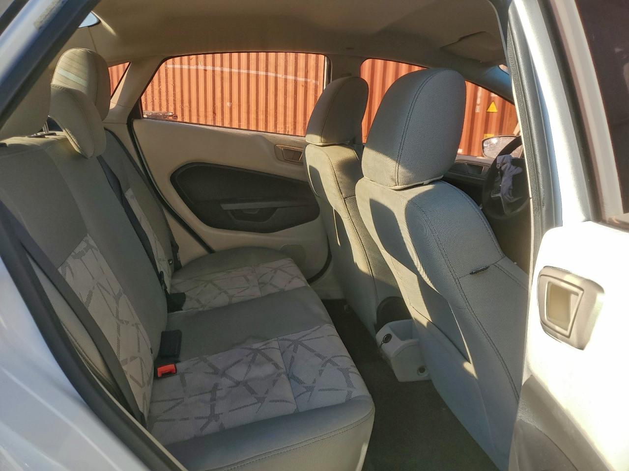 2011 FORD FIESTA SE photo 10