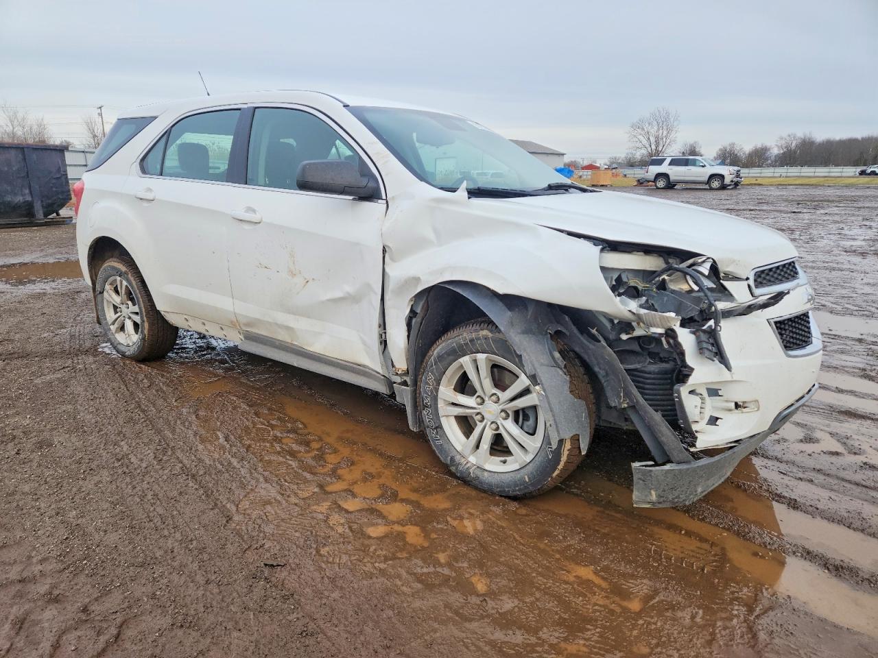 2013 CHEVROLET EQUINOX LS photo 4