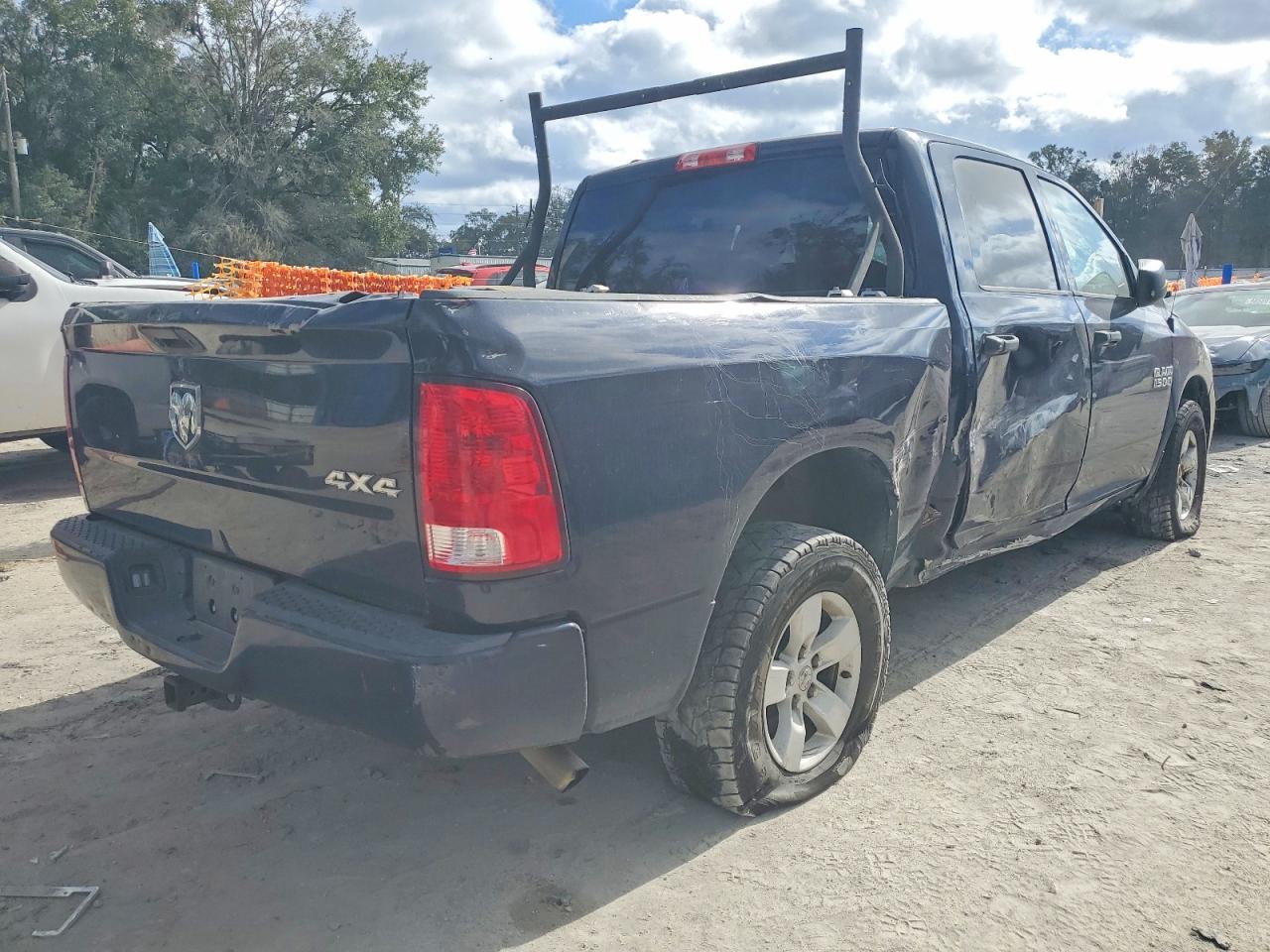 2018 RAM 1500 ST photo 3