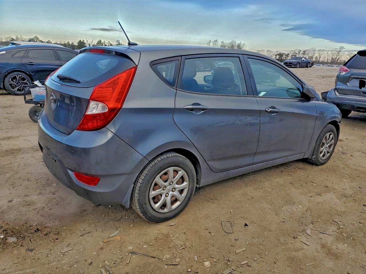 2012 HYUNDAI ACCENT GLS photo 3