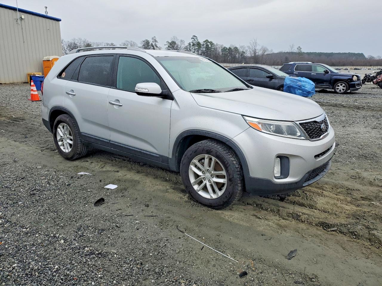 2015 KIA SORENTO LX photo 4