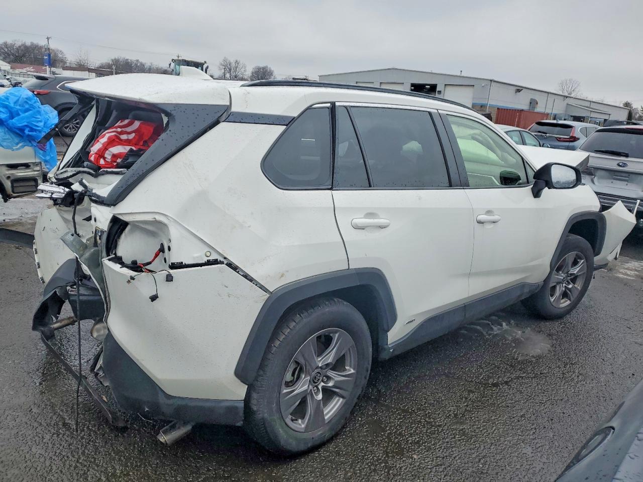 2022 TOYOTA RAV4 LE photo 3