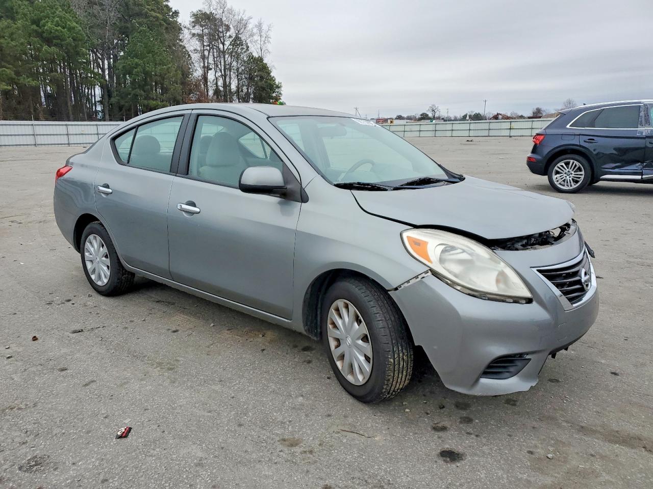 2012 NISSAN VERSA S photo 4