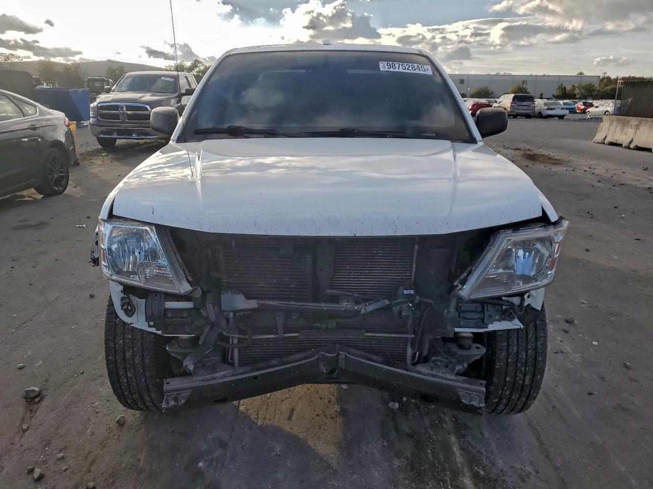 2018 NISSAN FRONTIER S photo 5
