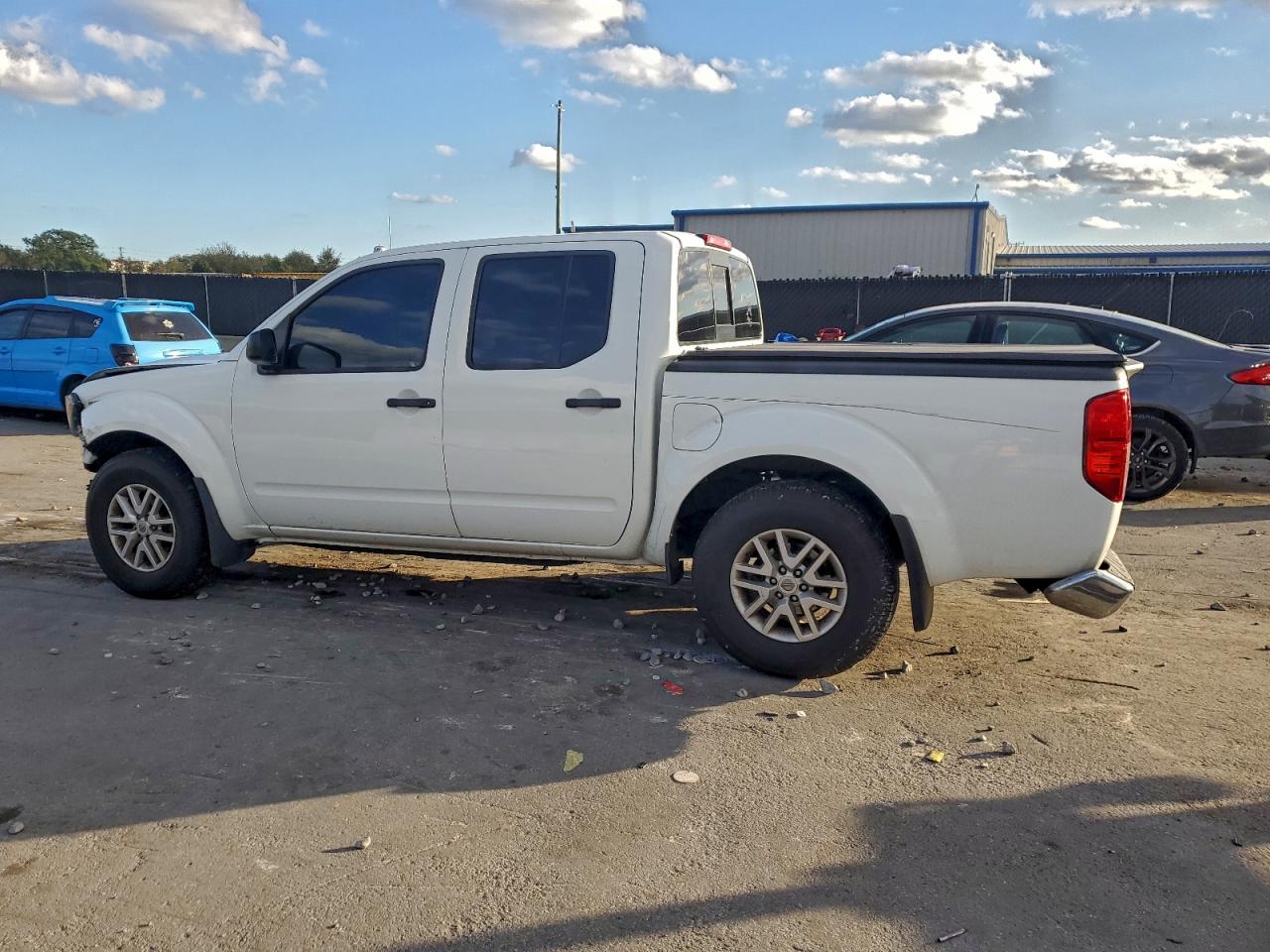 2018 NISSAN FRONTIER S photo 2