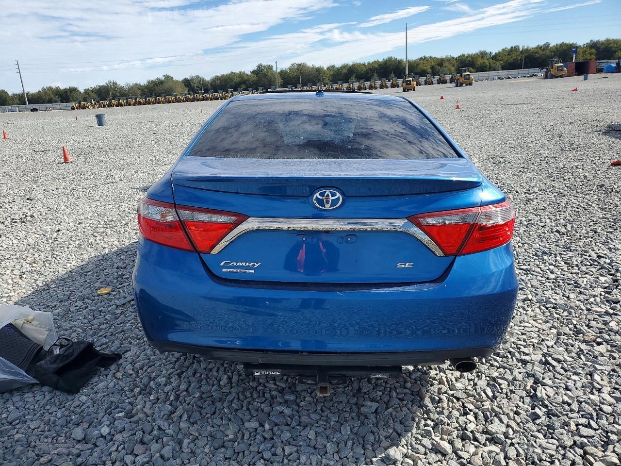 2016 TOYOTA CAMRY LE photo 6