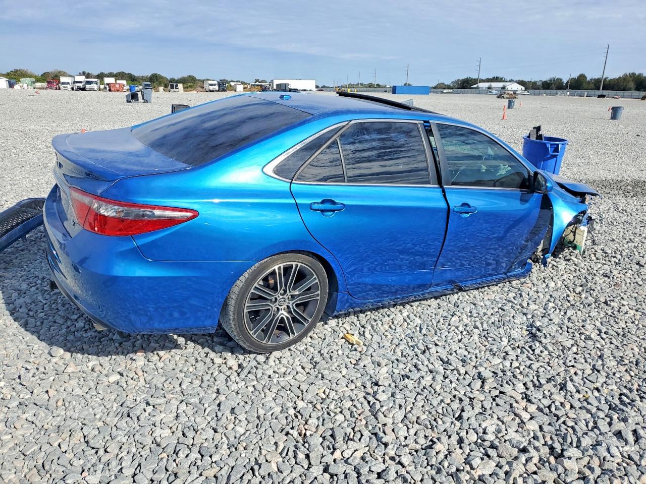2016 TOYOTA CAMRY LE photo 3