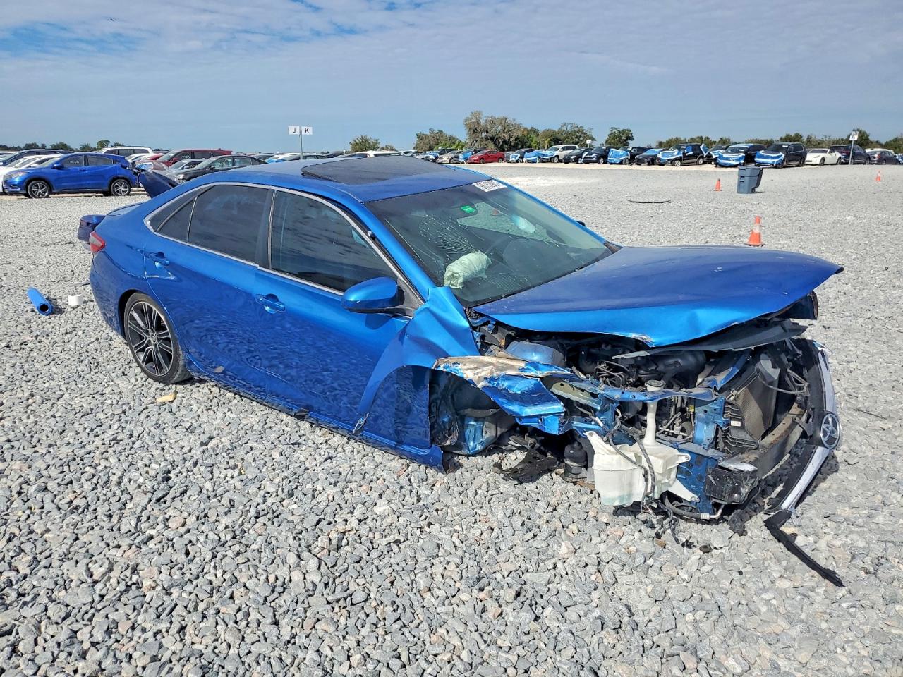 2016 TOYOTA CAMRY LE photo 4