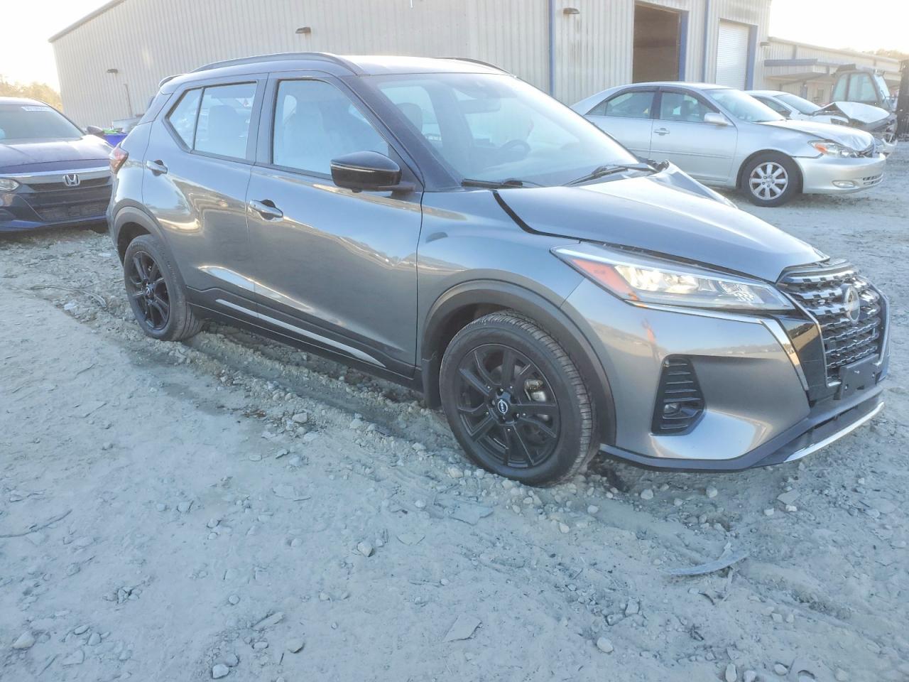 2023 NISSAN KICKS SR photo 7