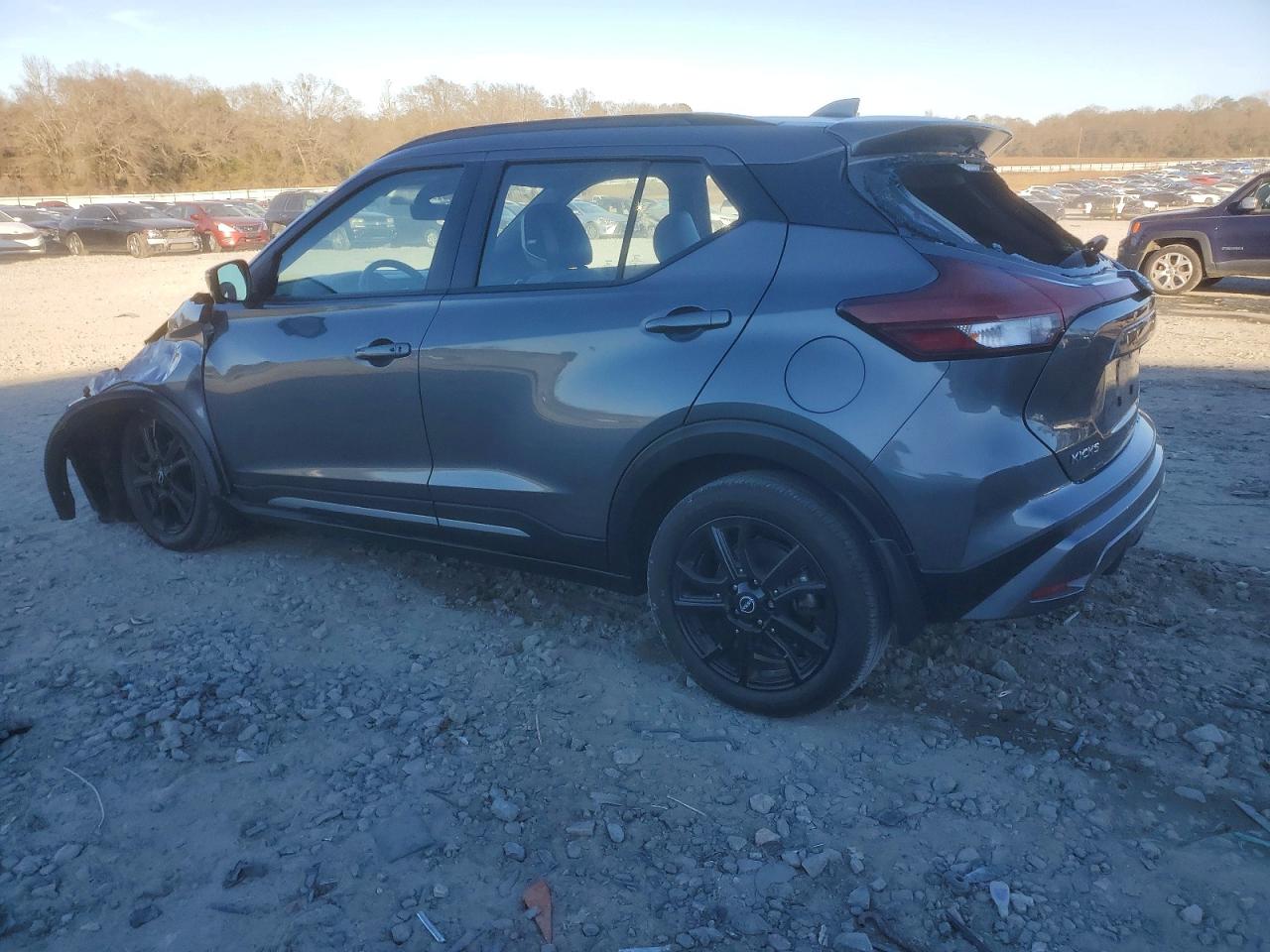 2023 NISSAN KICKS SR photo 3