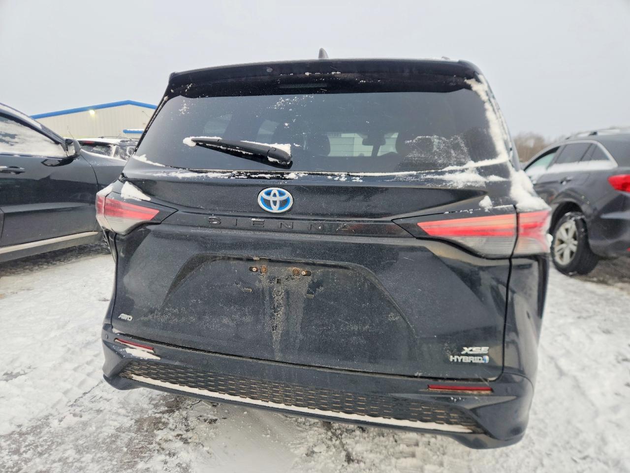 2022 TOYOTA SIENNA XSE photo 6