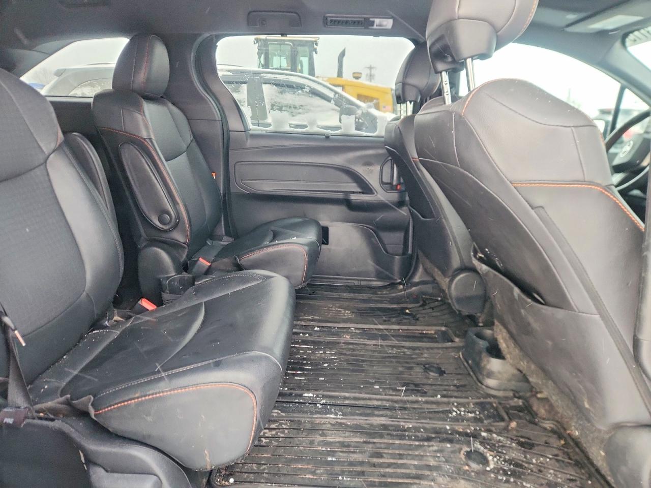 2022 TOYOTA SIENNA XSE photo 11