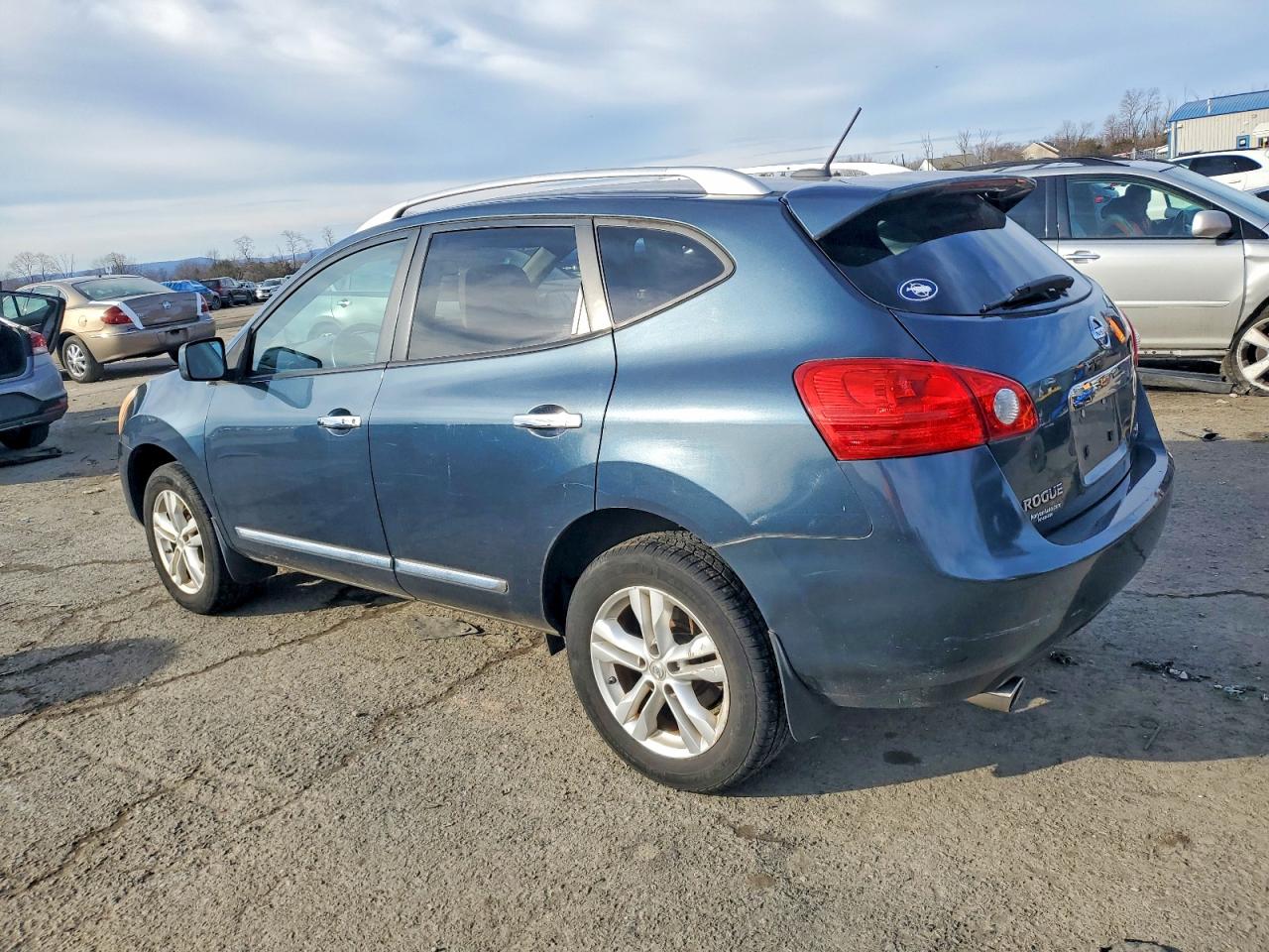 2013 NISSAN ROGUE S photo 2