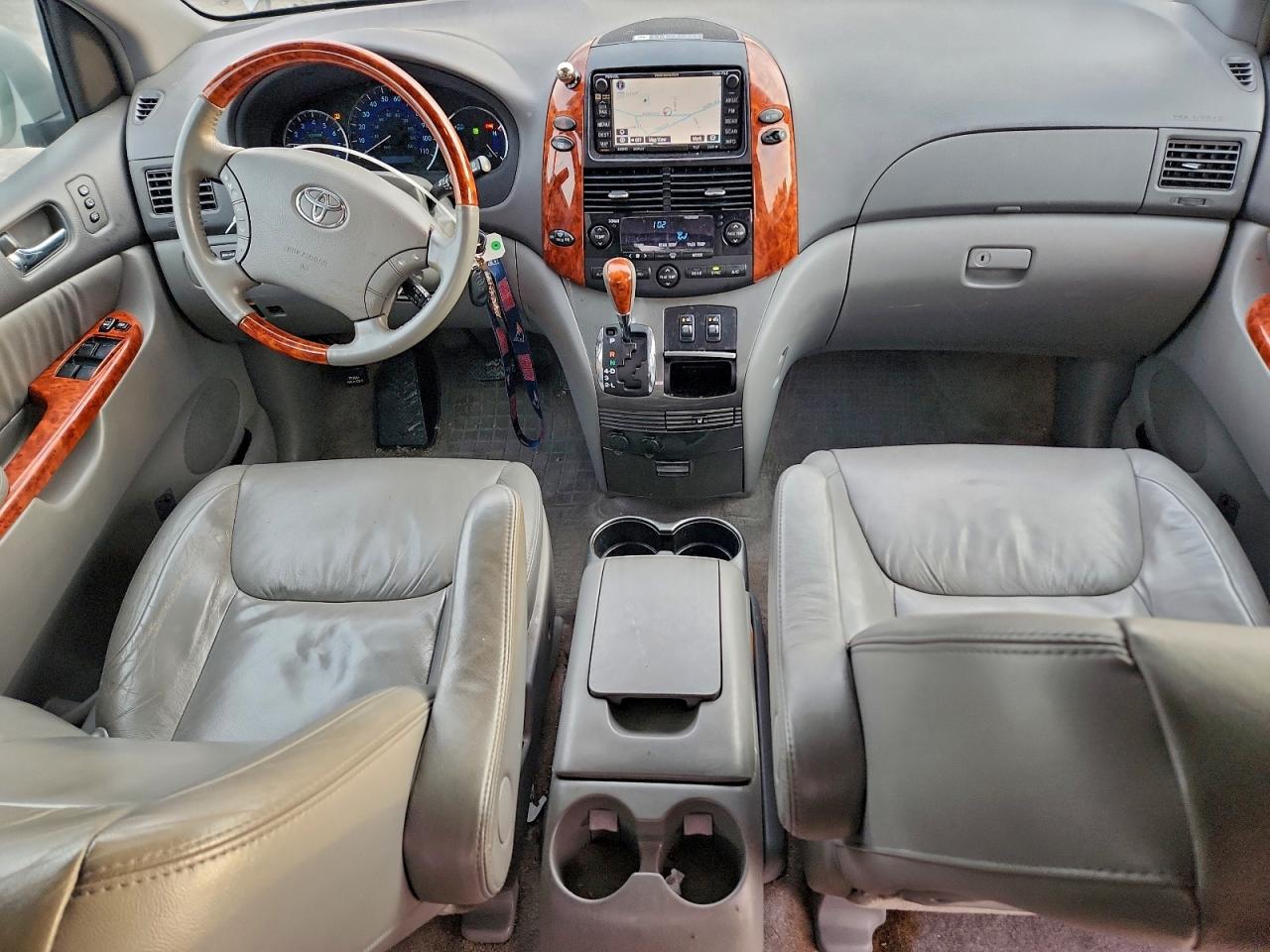 2009 TOYOTA SIENNA XLE photo 8