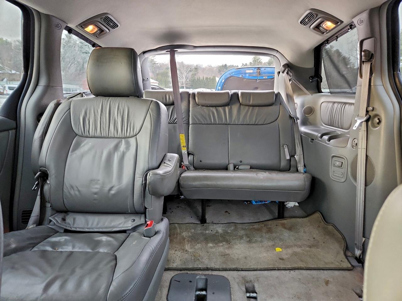 2009 TOYOTA SIENNA XLE photo 10